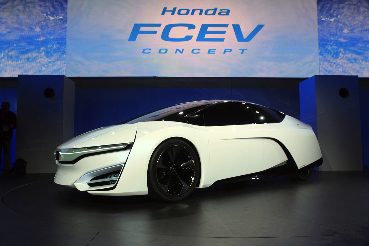 Honda FCEV is the hydrogenpowered spaceship we'll be piloting in 2015