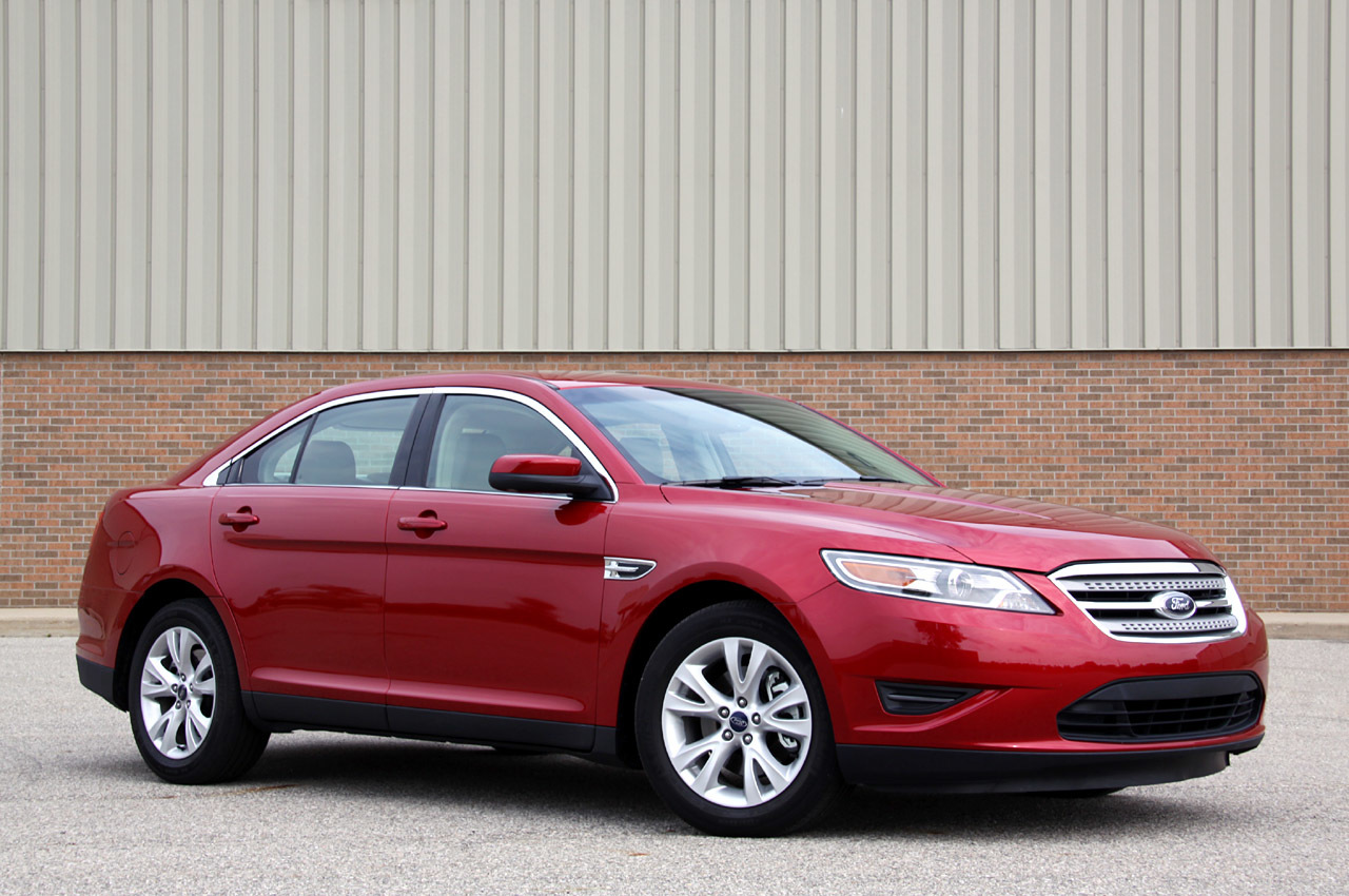 2010 Ford Taurus red front