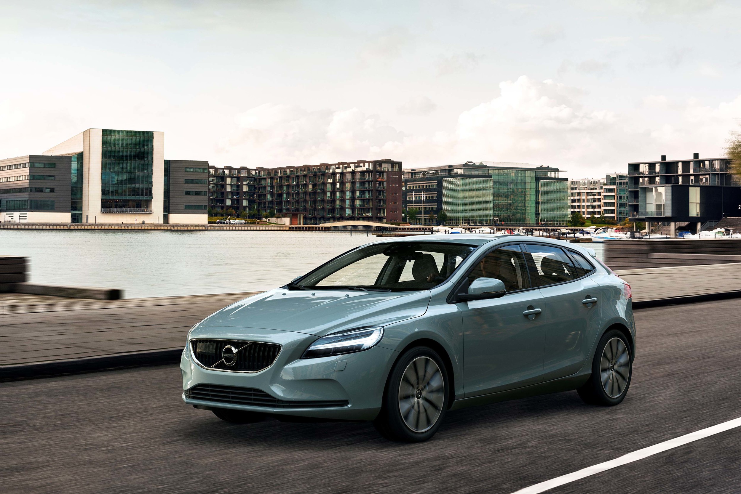 Volvo V40 Wagon: Models, Generations and Details