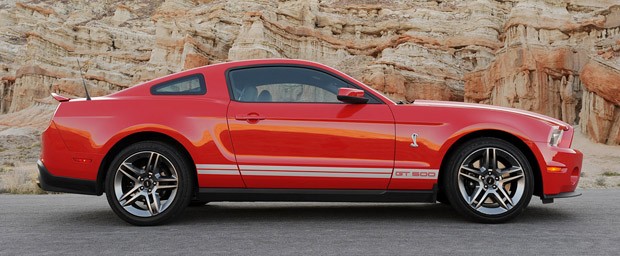  Reseña: 2010 Ford Shelby GT500 es el mejor auto que nunca compraríamos - Autoblog