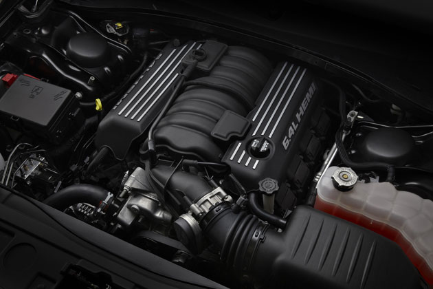 2012 Chrysler 300 SRT8 6.4-liter Hemi V8 engine