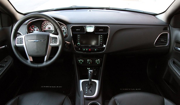 2011 Chrysler 200 interior