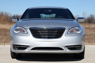 2011 Chrysler 200 front view