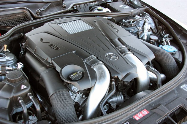 2011 Mercedes-Benz CL550 4Matic engine