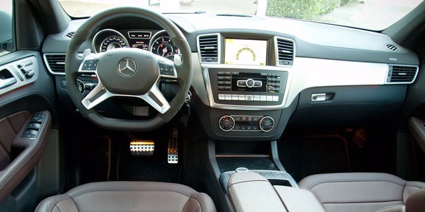 2012 Mercedes-Benz ML63 AMG interior