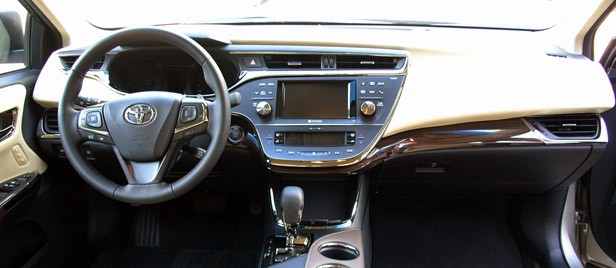 2013 Toyota Avalon interior