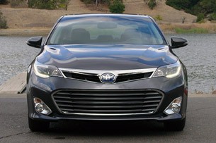 2013 Toyota Avalon front view