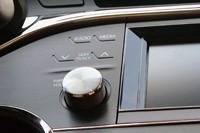 2013 Toyota Avalon audio system controls