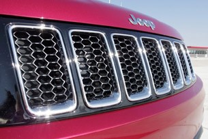 2014 Jeep Grand Cherokee SRT grille