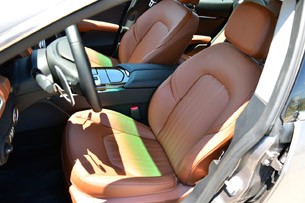 2014 Maserati Ghibli front seats