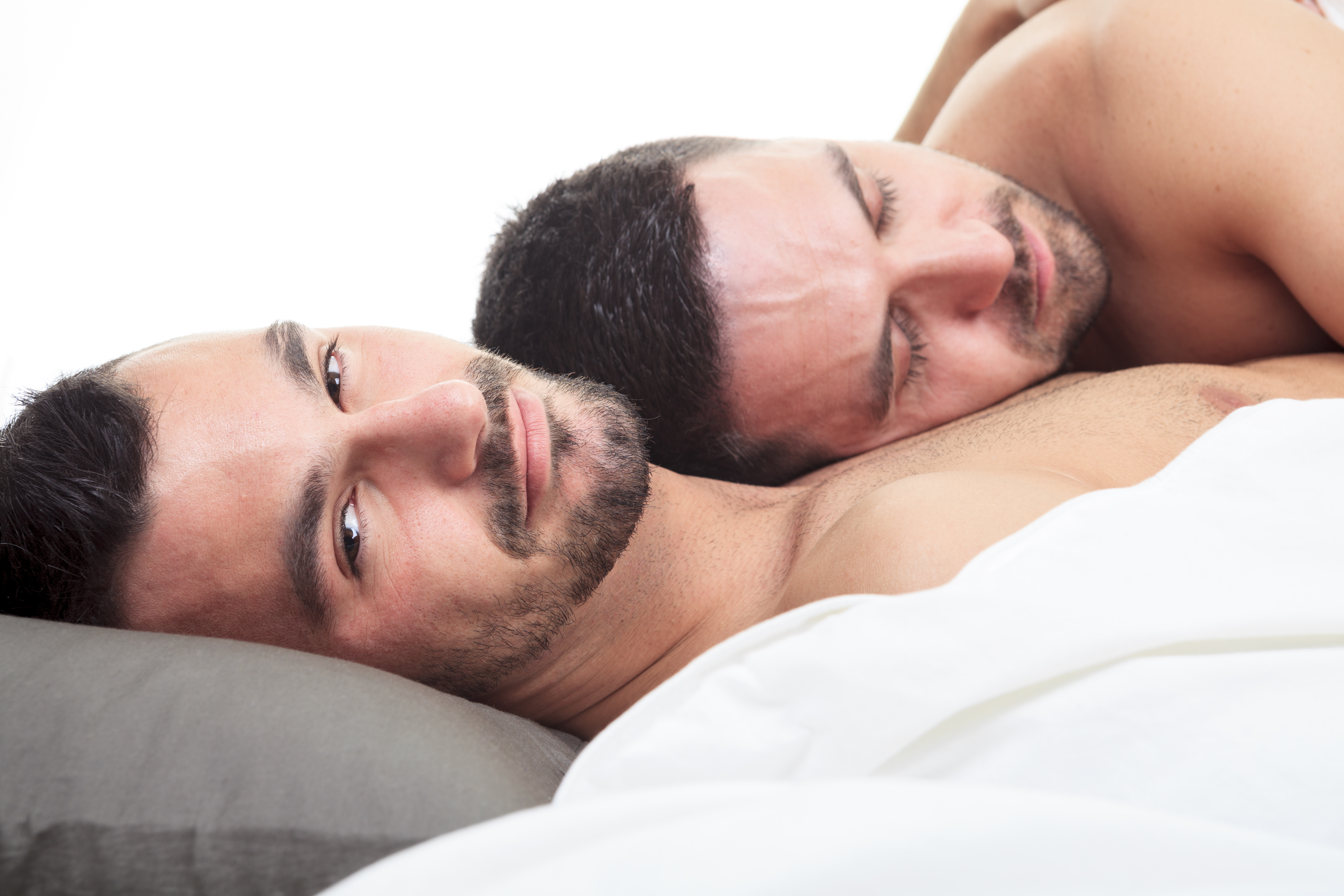 Два мужчины в кровати