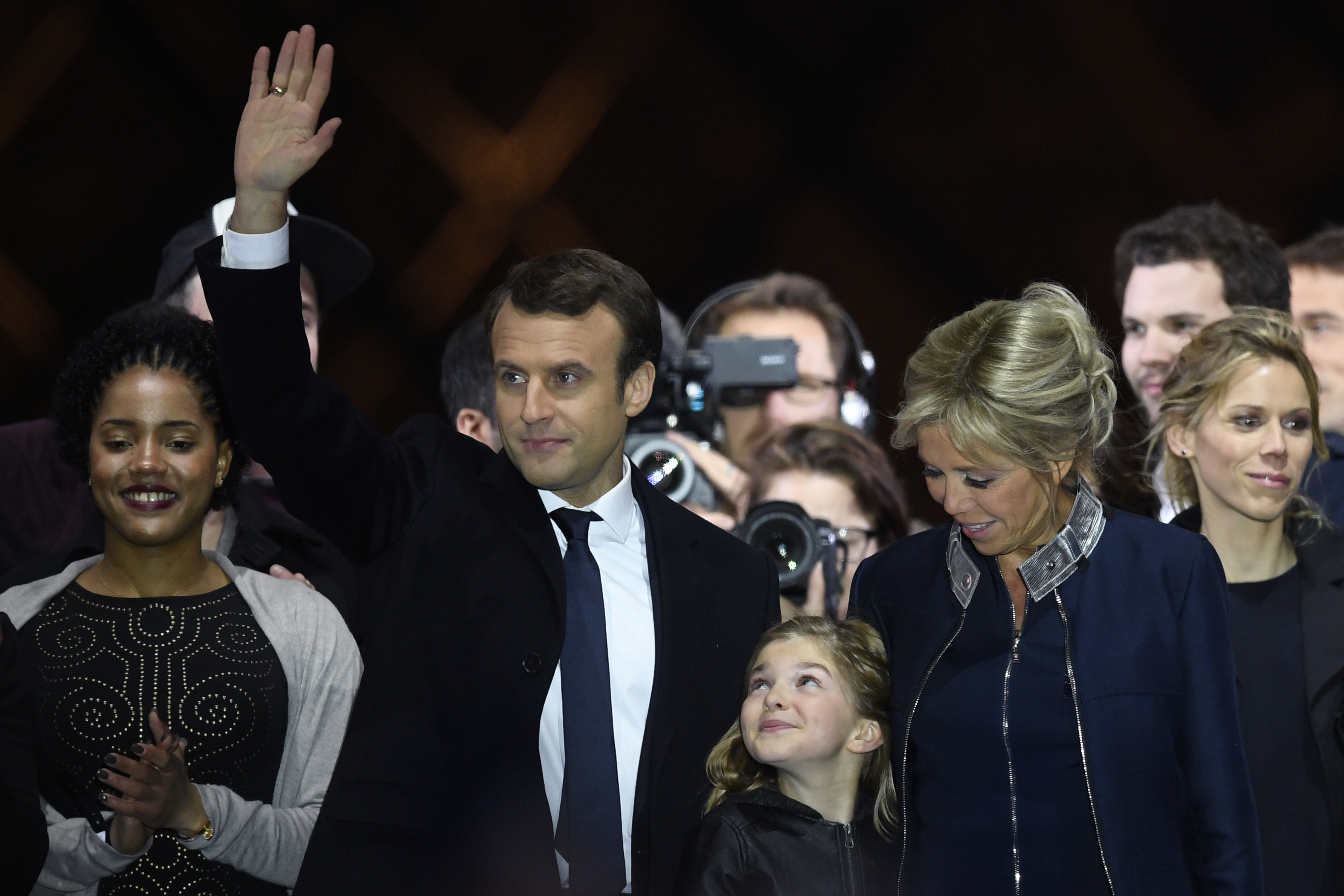 Brigitte Macron Et Ses Enfants Sur La Photo De Famille De Macron Au