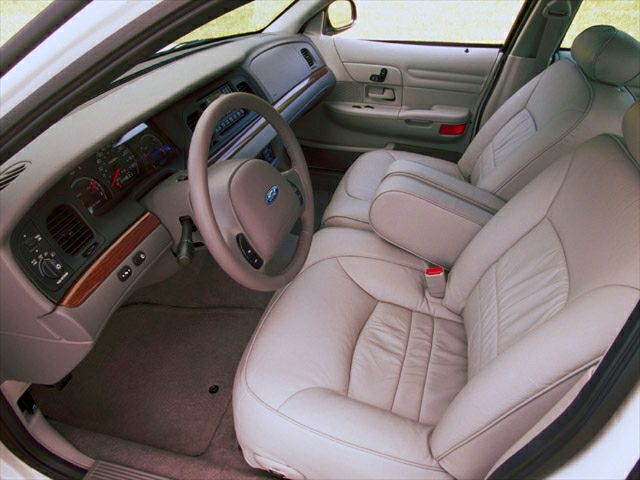 2001 Ford Crown Victoria Pictures
