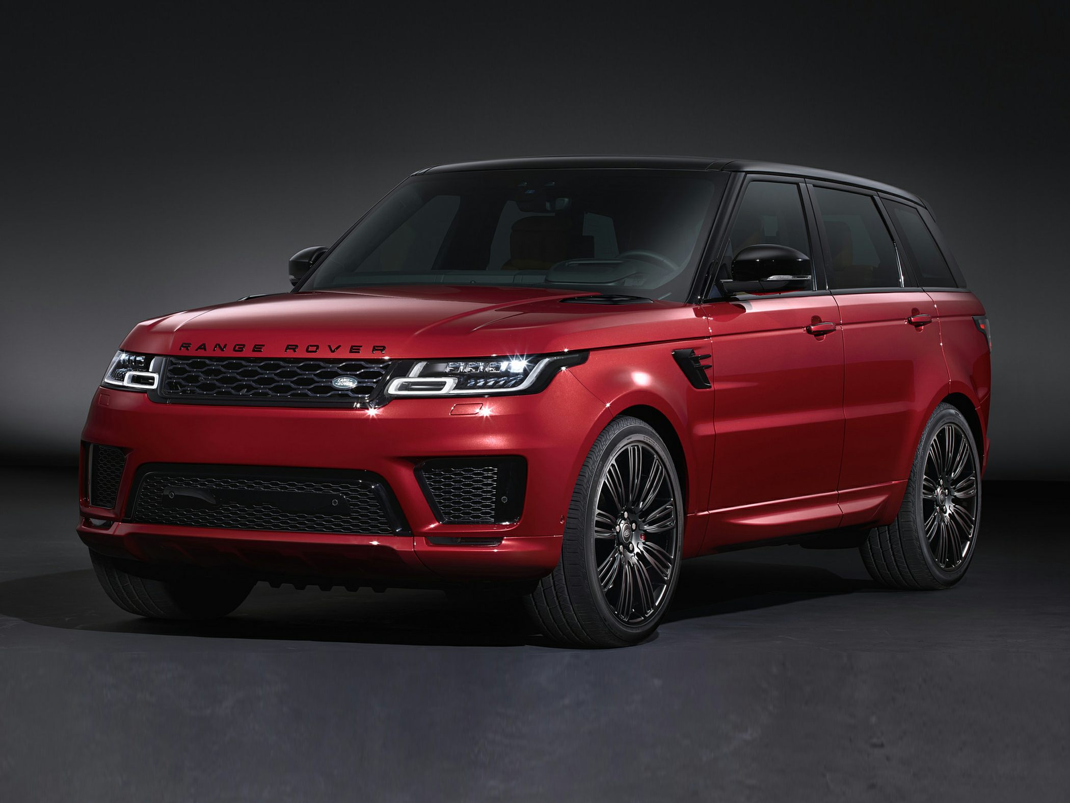 Range Rover Sport Hse Mhev  : The Hst Model Is The Most Powerful In The Range Rover Sport Mhev Segment, While The Se And Hse Offer 355 Horsepower Instead Of 395.