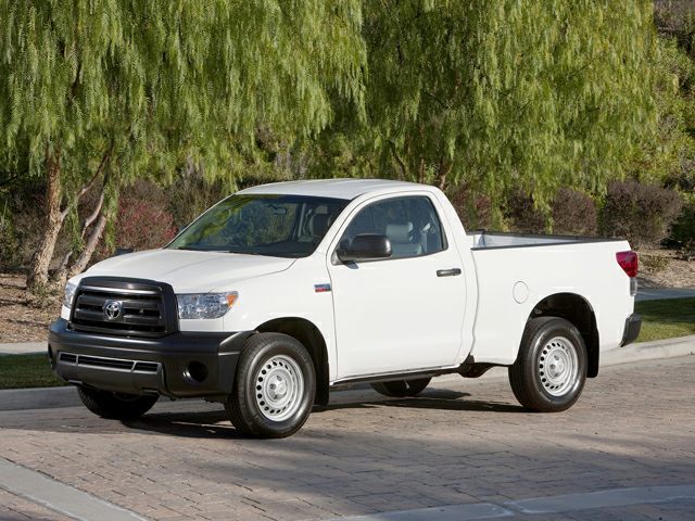 Watch a Toyota Tundra tow Space Shuttle Endeavour - Autoblog