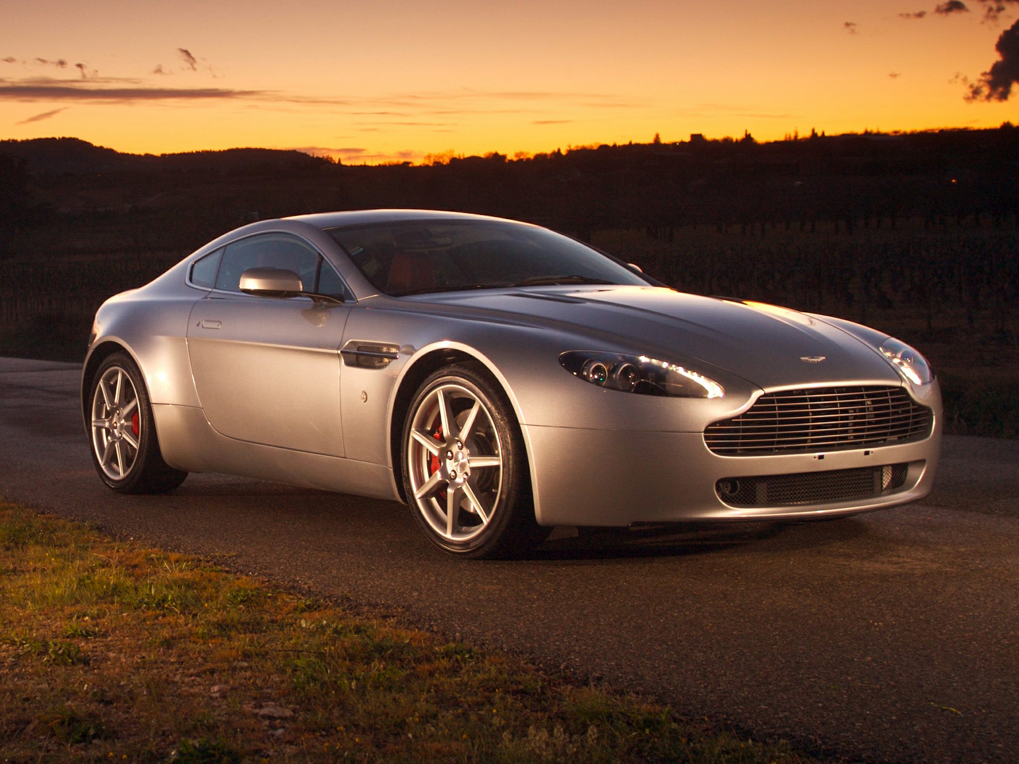 2007 Aston Martin V8 Vantage Pictures
