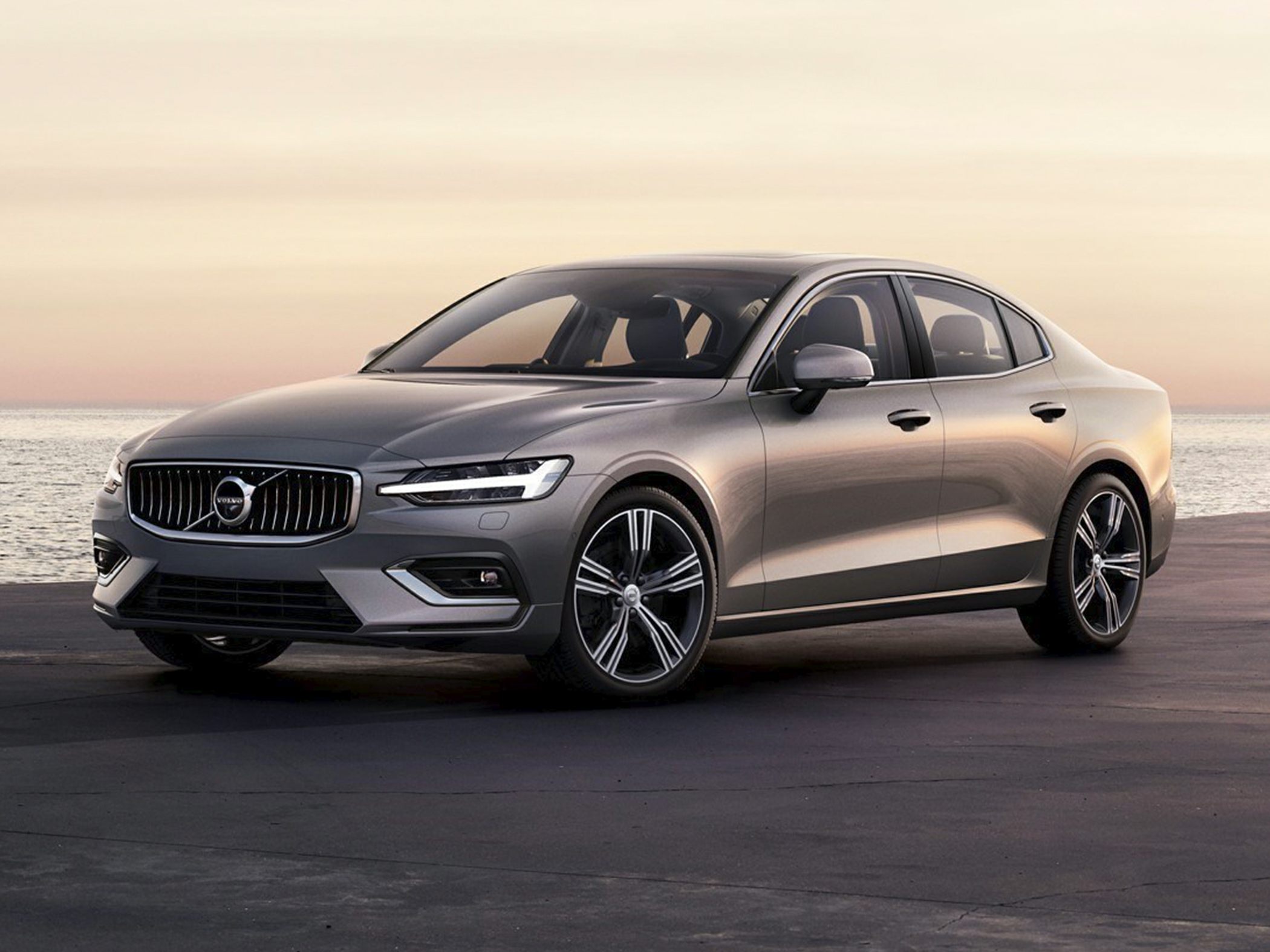 2022 Volvo S60 B5 Momentum 4dr Front-Wheel Drive Sedan Pictures