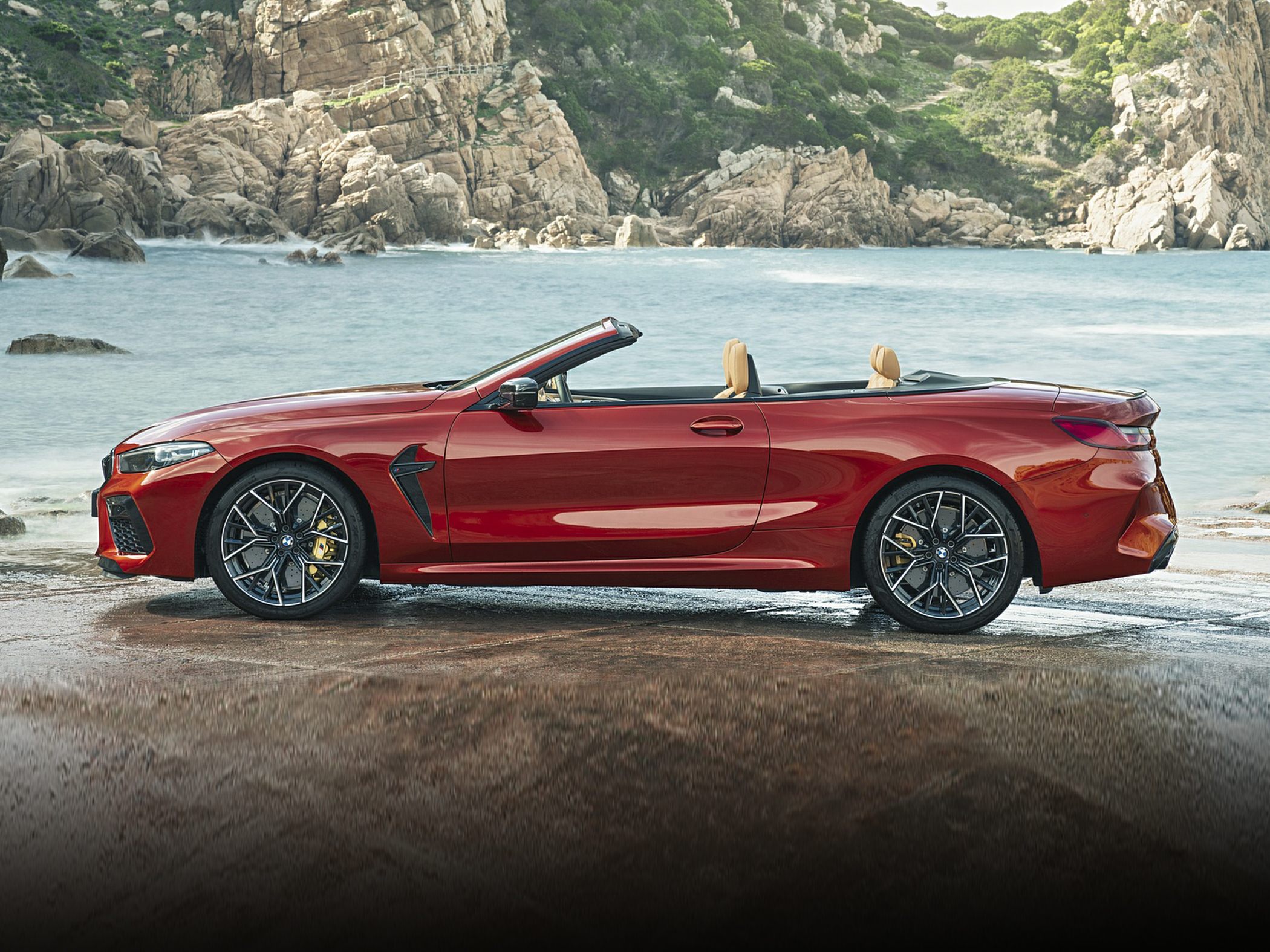 2022 BMW M8 Competition 2dr All-wheel Drive Convertible Pictures