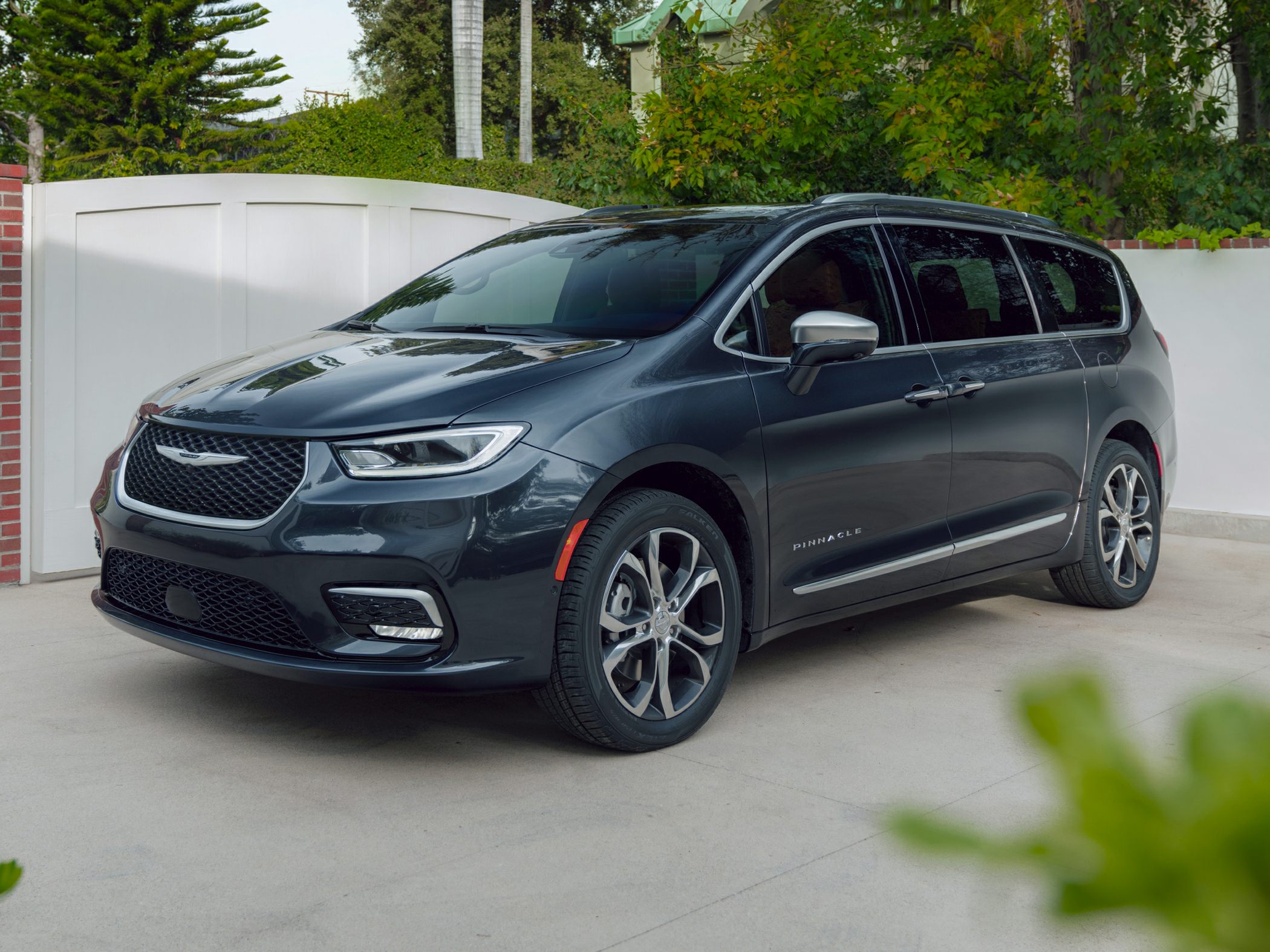 2017 Chrysler Pacifica isn't your parents' Town & Country