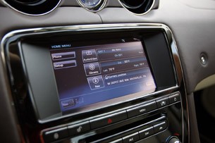 2011 Jaguar XJL navigation system