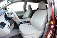 2011 Toyota Sienna front seats