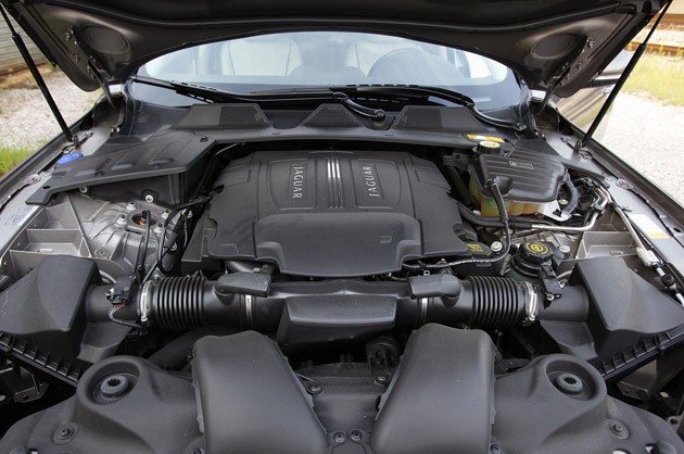 2011 Jaguar XJL 5.0-liter V8 engine
