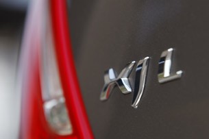 2011 Jaguar XJL model emblem
