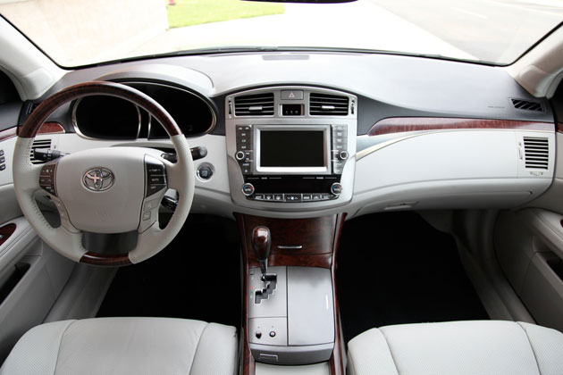 2011 Toyota Avalon Review, Pricing, & Pictures