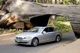 2011 BMW 550i front 3/4 view