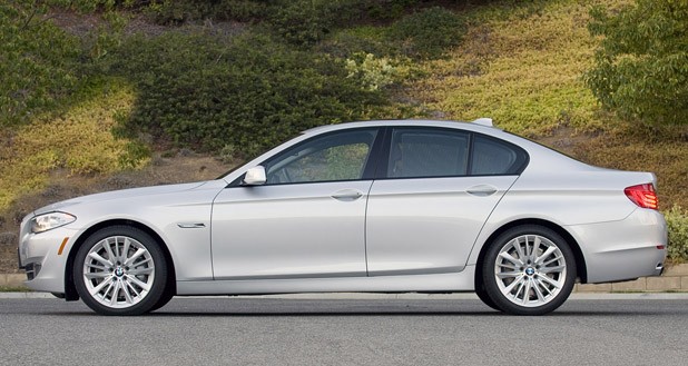 2011 BMW 550i side view