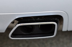 2011 BMW 550i tailpipe