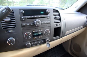 2011 GMC Sierra 3500HD SLE stereo and HVAC controls
