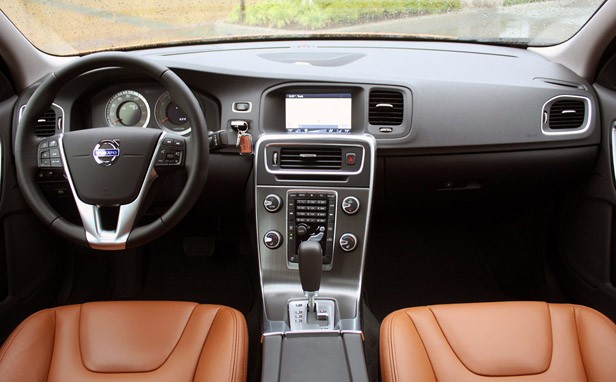 2011 Volvo S60 interior