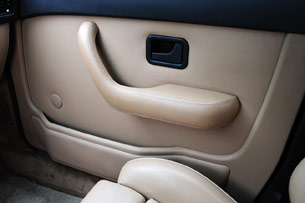 1988 BMW M5 door interior