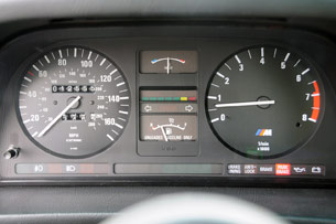 1988 BMW M5 gauges