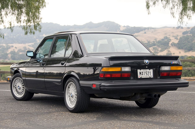 1988 BMW M5 rear 3/4 view