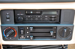 1988 BMW M5 stereo and climate controls