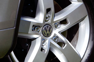 2011 Volkswagen Touareg Hybrid wheel
