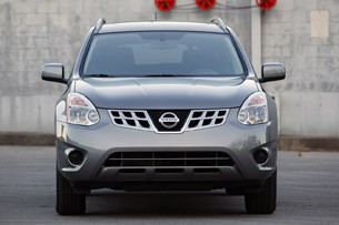 2011 Nissan Rogue front view