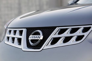 2011 Nissan Rogue grill
