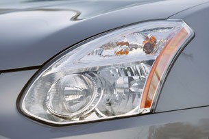 2011 Nissan Rogue headlight