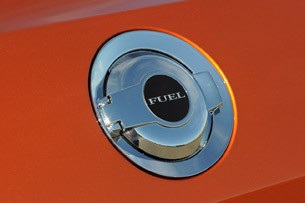 2011 Dodge Challenger SE V6 fuel fill door
