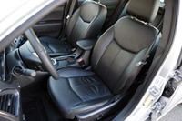 2011 Chrysler 200 front seats