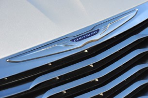 2011 Chrysler 200 emblem