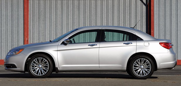2011 Chrysler 200 side view
