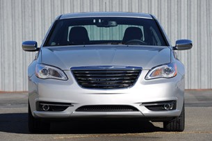 2011 Chrysler 200 front view