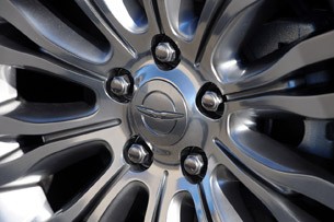2011 Chrysler 200 wheel detail