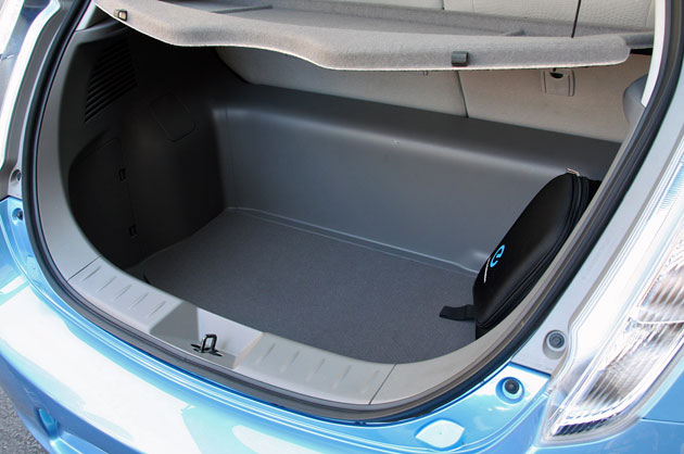 2011 Nissan Leaf trunk