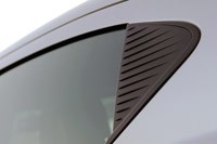 2011 Dodge Avenger side detail