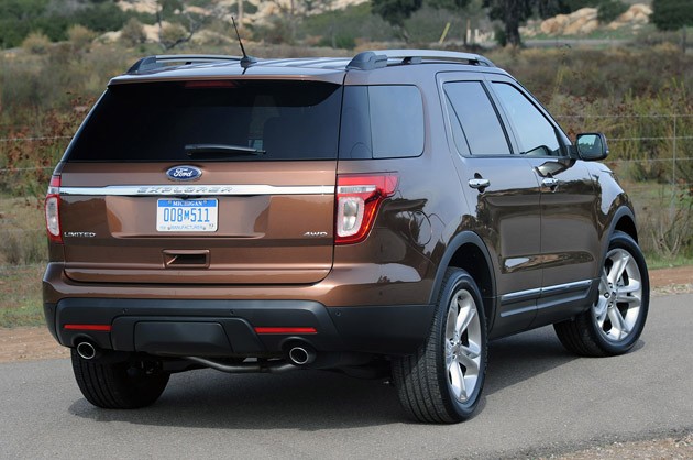 2011 Ford Explorer rear 3/4 view